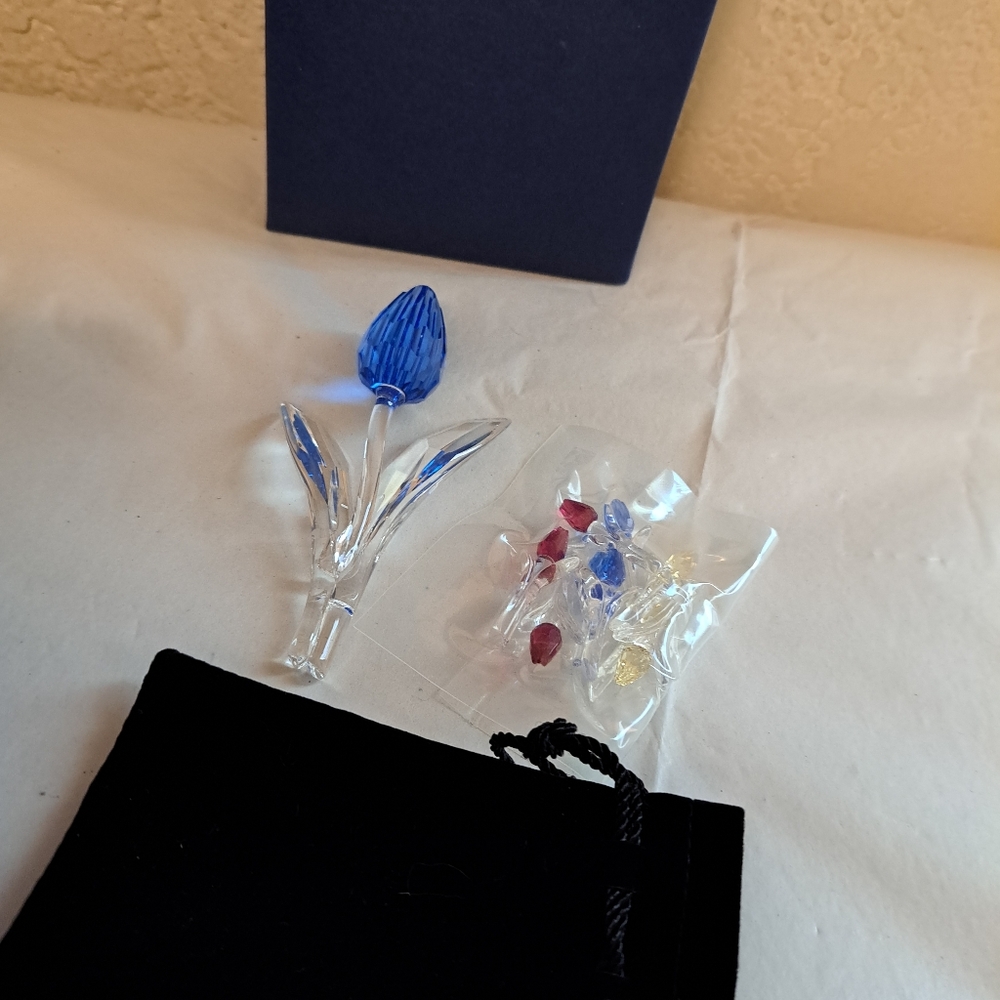 Swarovski SCS 2002 large blue tulip with  mini tulips and  pouch excellent